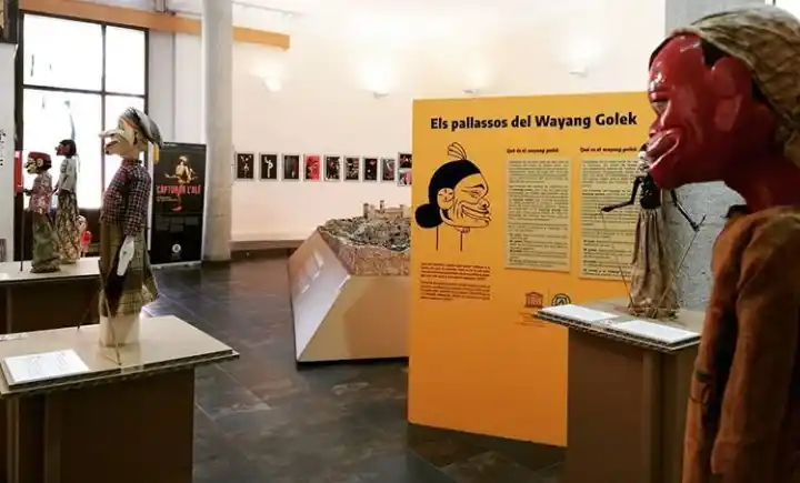 payassos del wayang exhibition
